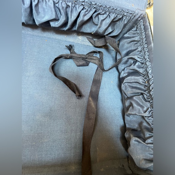 Gorgeous 💙🤎 Vintage Navy Leather Trimmed Trim Suitcase Navy Silk Lining KEY!! - Picture 12 of 15